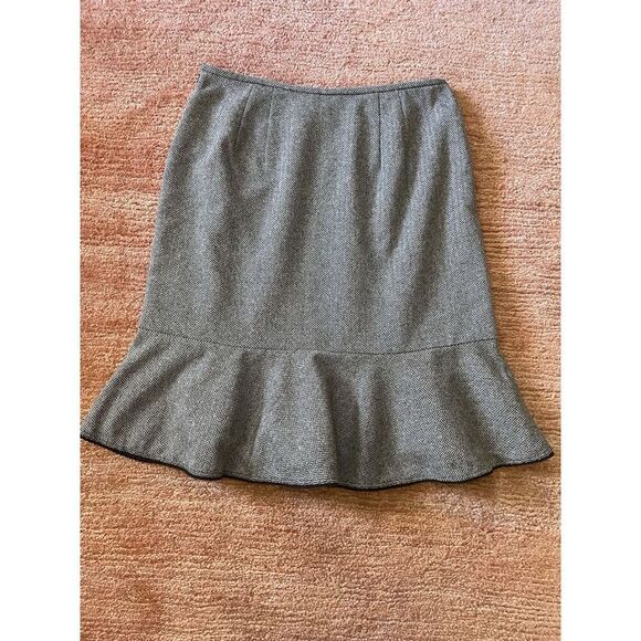 Ann Taylor LOFT Petites Wool Blend Herringbone Flounce Skirt Gray 6P - Picture 8 of 8
